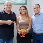 Única mulher sul-mato-grossense neste ano a completar ultramaratona no Marrocos, Josy Madruga recebe homenagem do deputado Coronel David